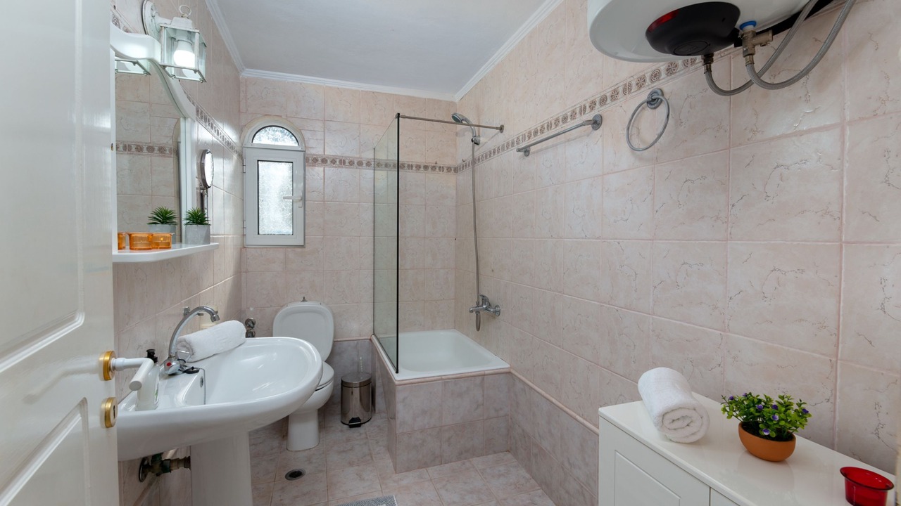 Photo of Bathroom in Lakka