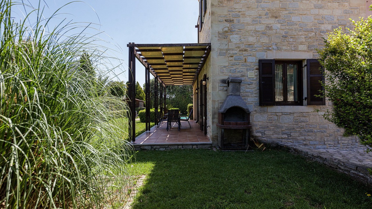 Photo of Outdoor in Adelianos Kampos