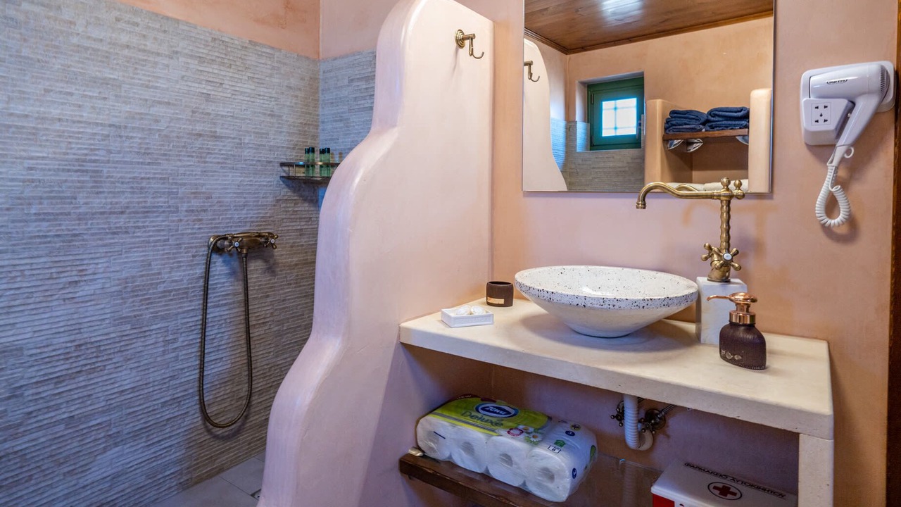 Photo of Bathroom in Piskokefalon