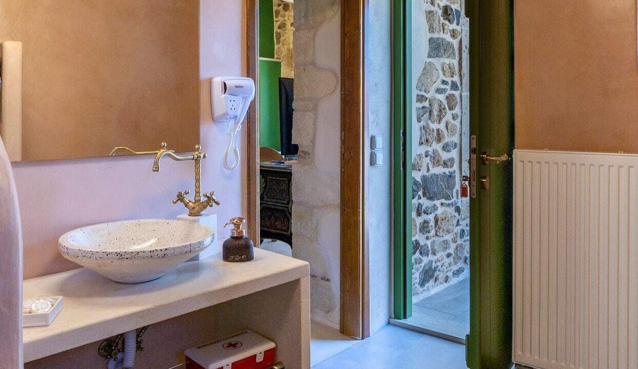 Photo of Bathroom in Piskokefalon