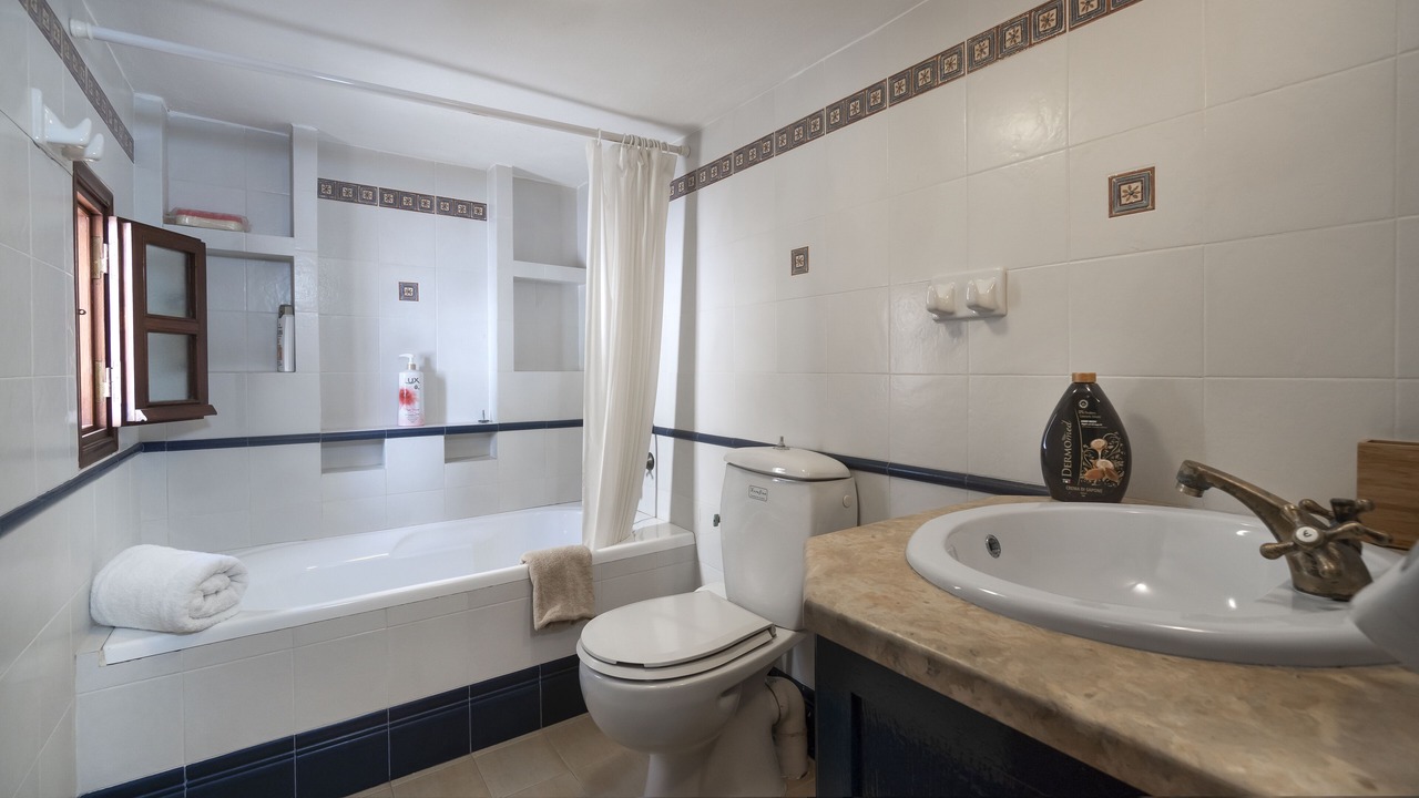 Photo of Bathroom in Leros