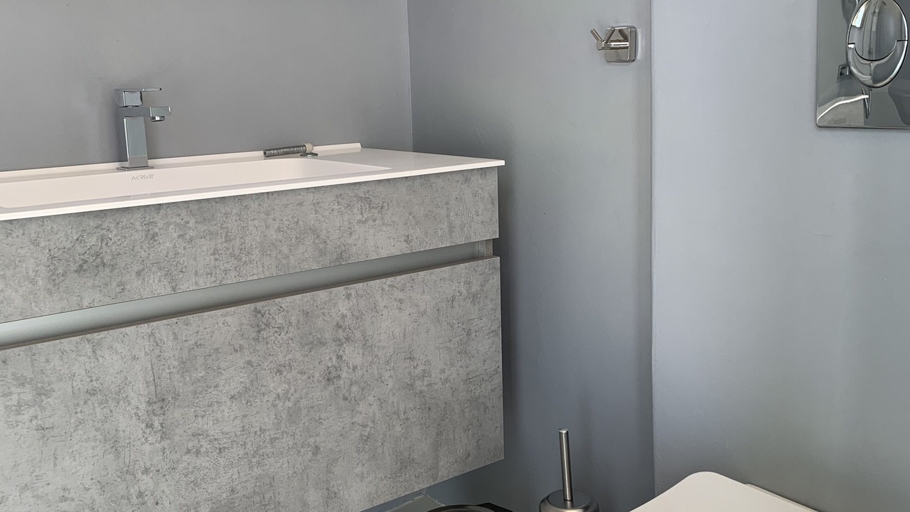 Photo of Bathroom in Paleopolis