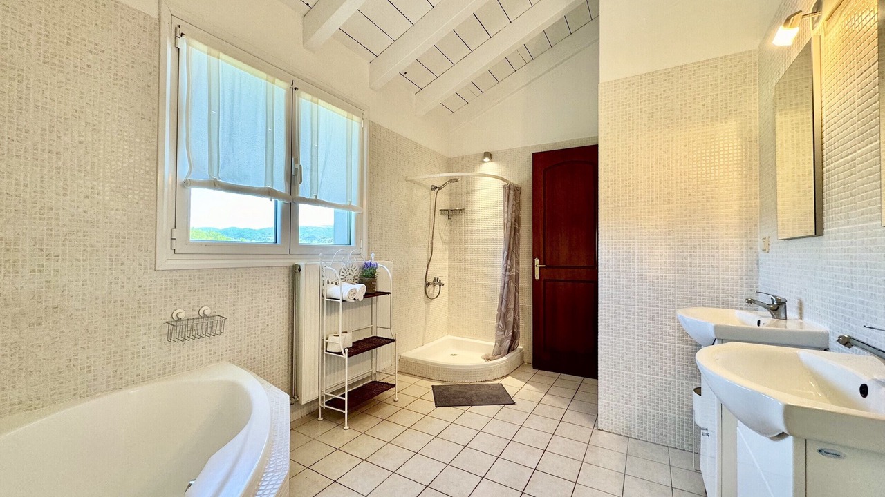 Photo of Bathroom in Velonades