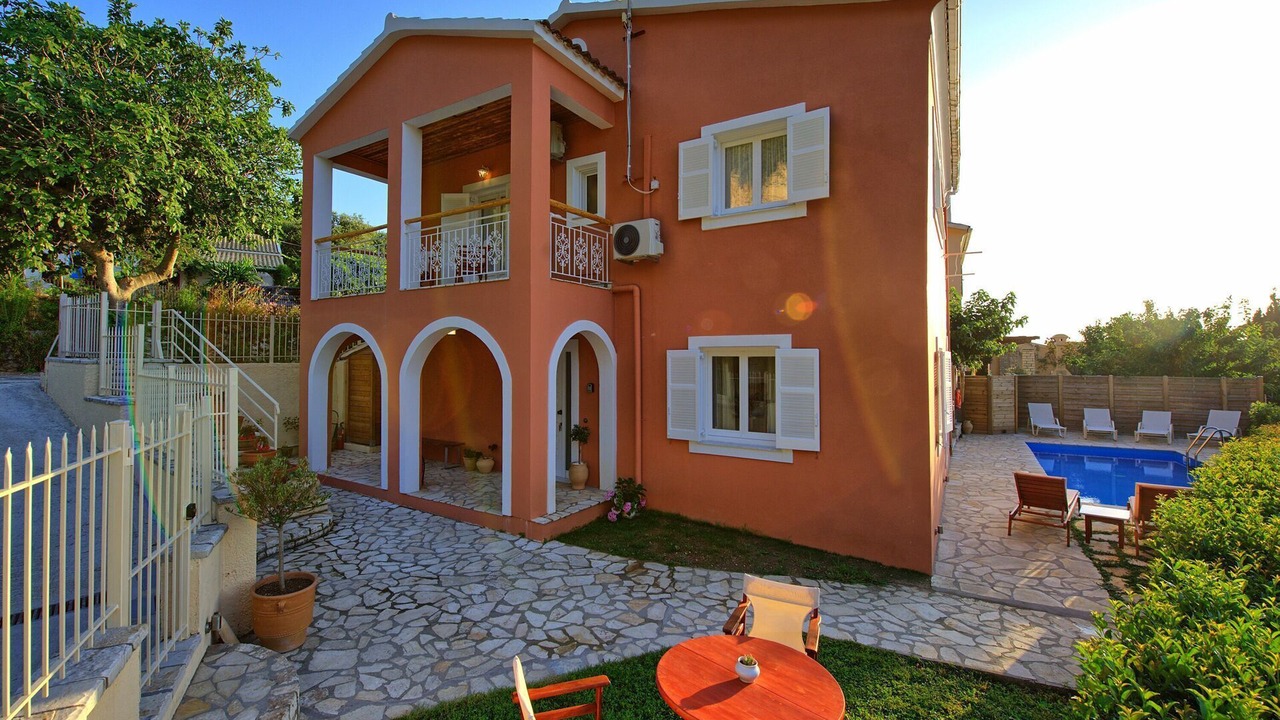 Photo of Outdoor in Petaleia