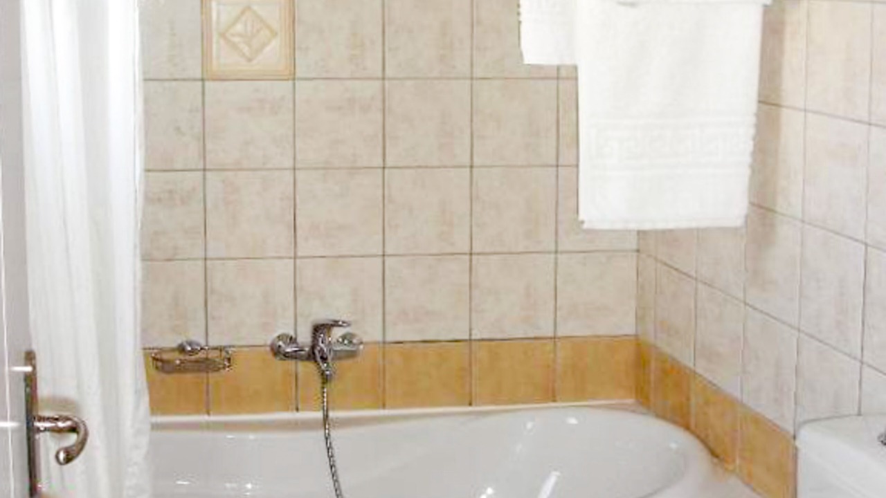 Photo of Bathroom in Petaleia
