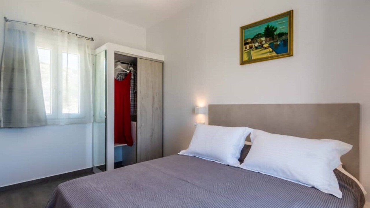 Photo of Bedroom in Adamas