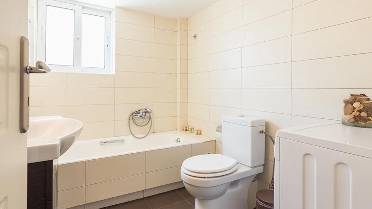 Photo of Bathroom in Alimos