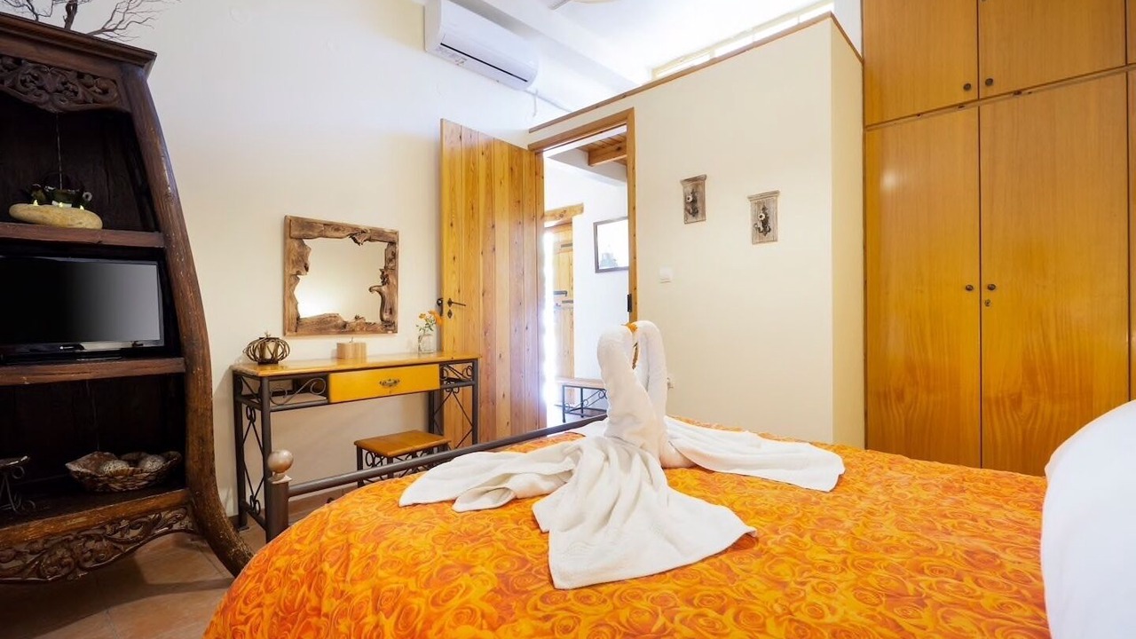 Photo of Bedroom in Makhairoi