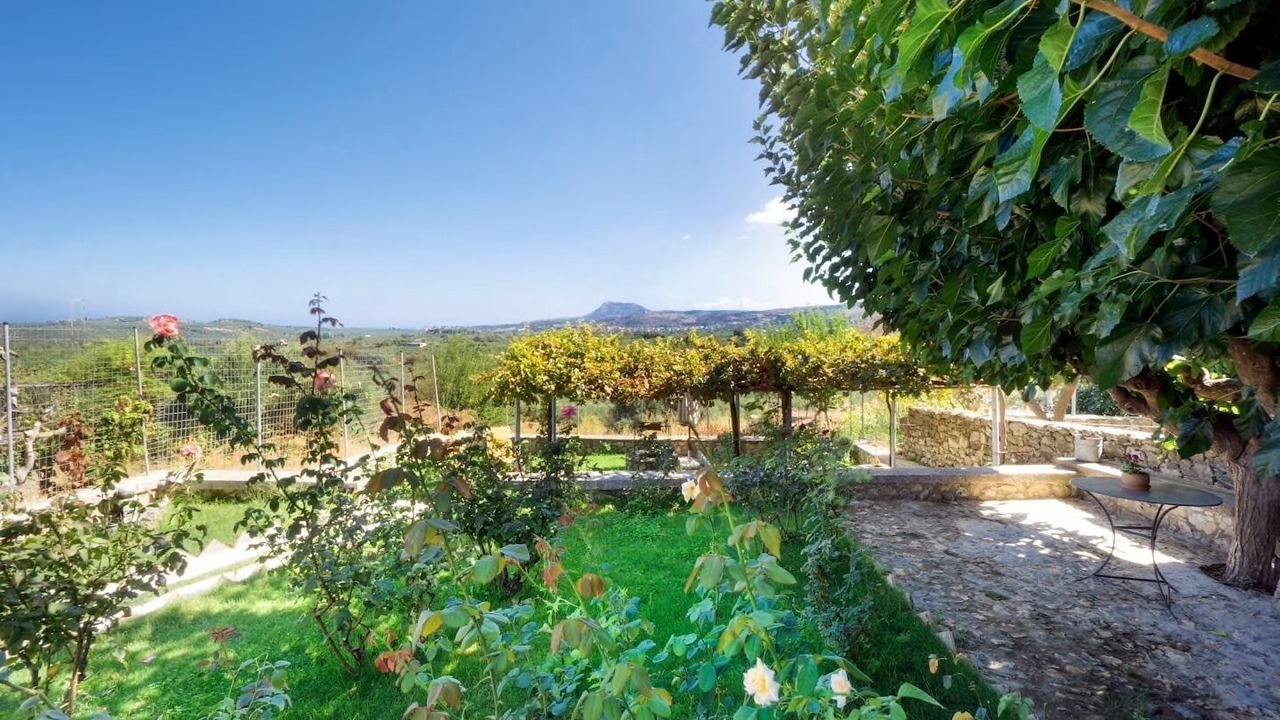 Photo of Patio Balcony in Makhairoi