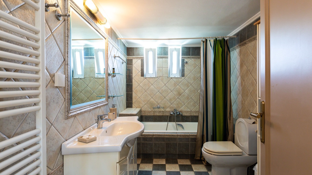 Photo of Bathroom in Adele