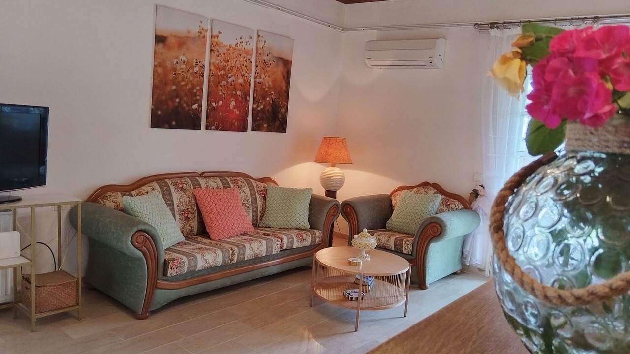Photo of Livingroom in Perivolion