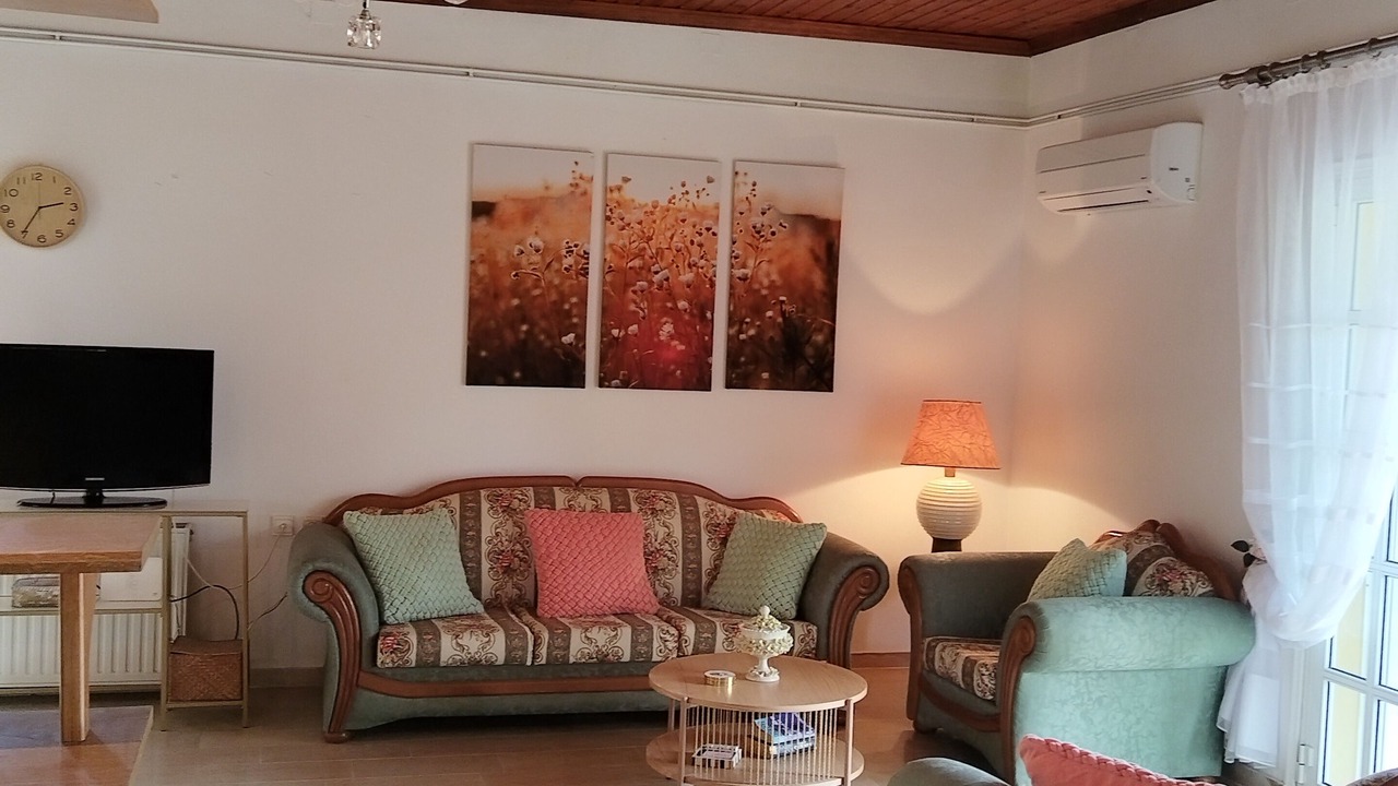 Photo of Livingroom in Perivolion