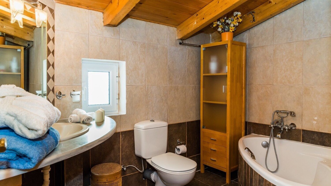 Photo of Bathroom in Gaitanion