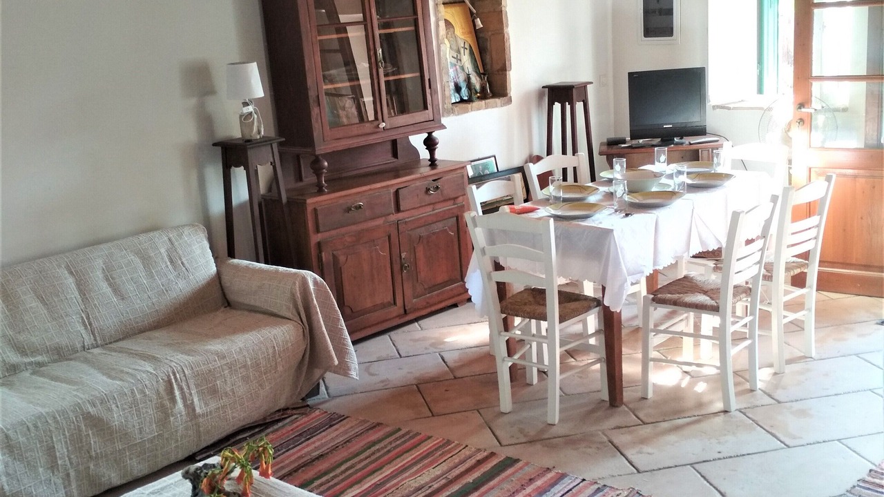 Photo of Livingroom in Melikia