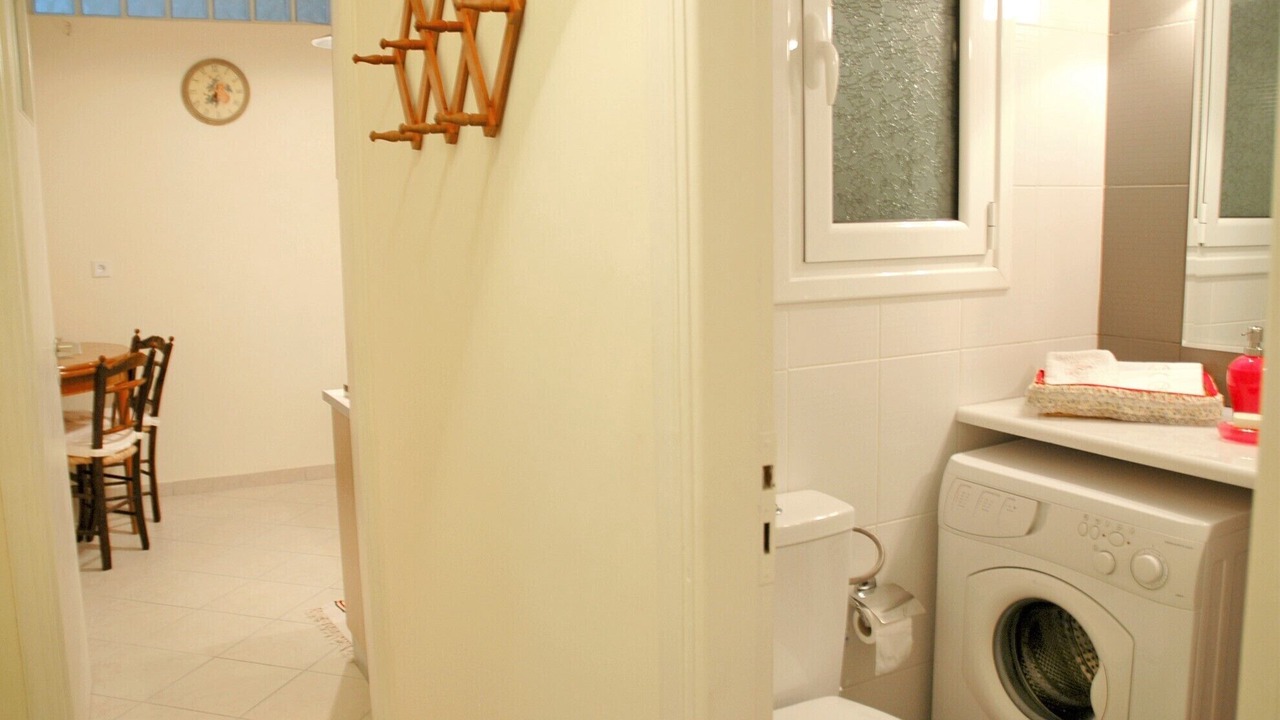 Photo of Bathroom in Ampelokipoi