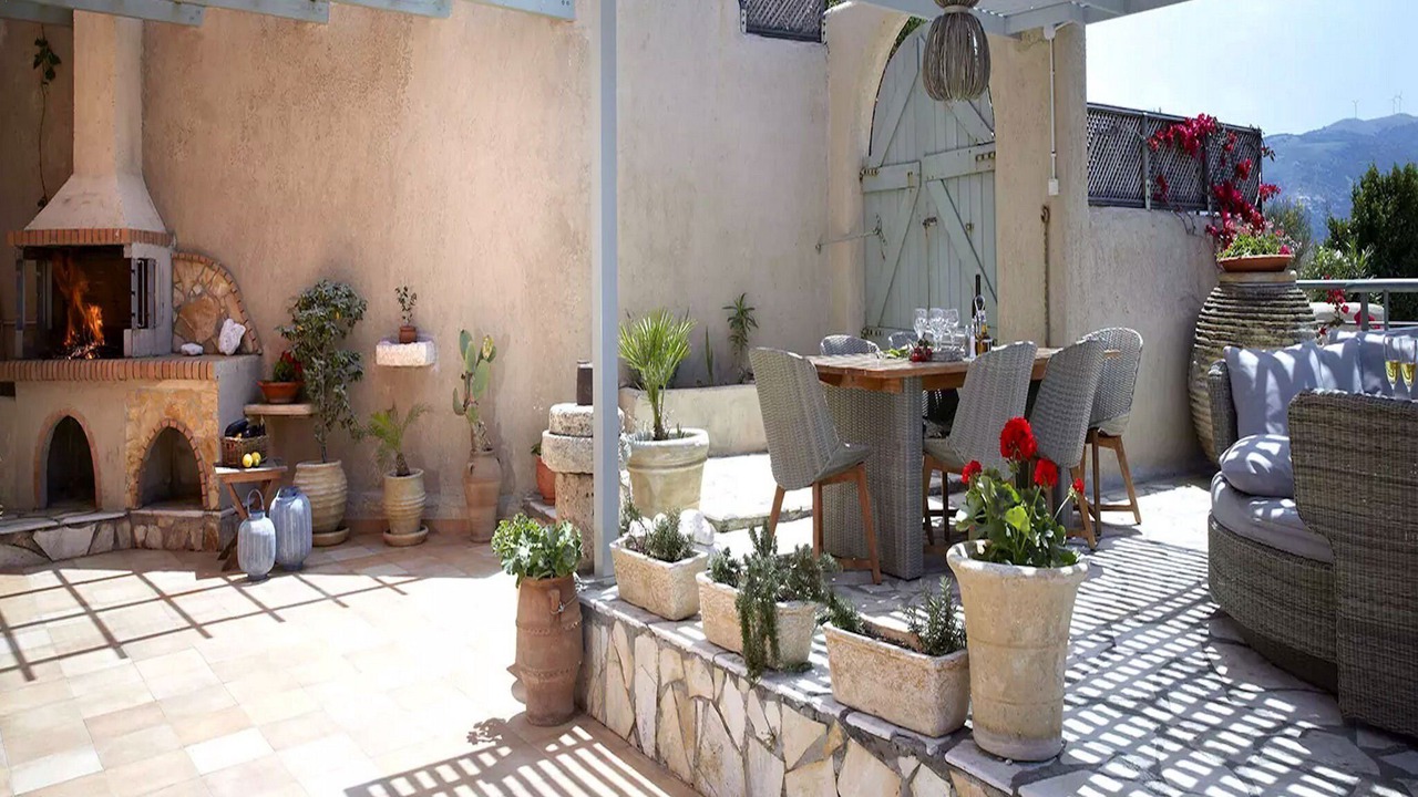 Photo of Others in Frourion