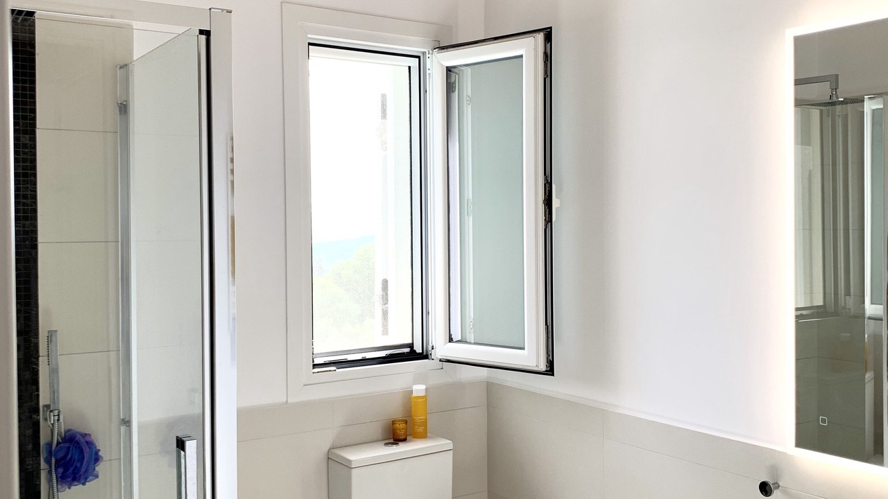 Photo of Bathroom in Petaleia