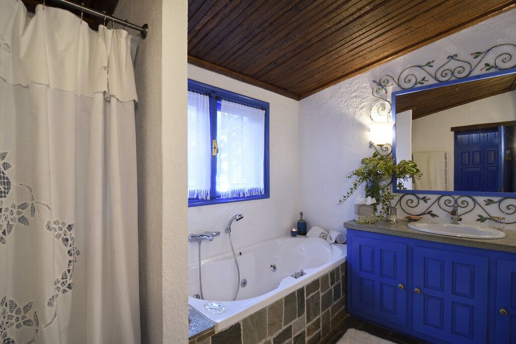Photo of Bathroom in Pella Region