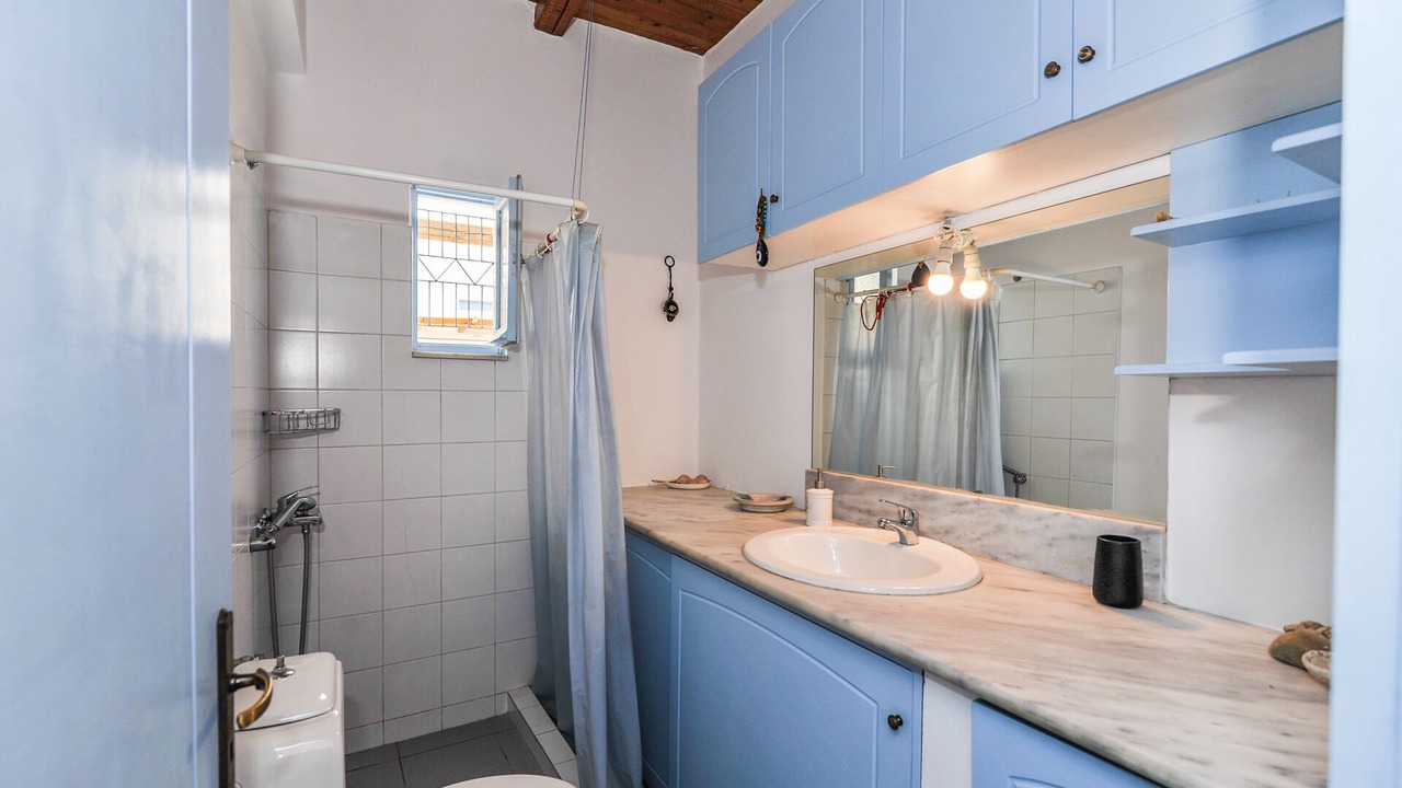 Photo of Bathroom in Minoa Pediada
