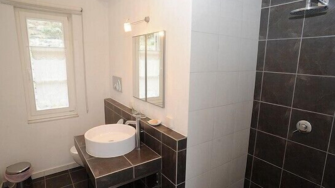 Photo of Bathroom in Engarai
