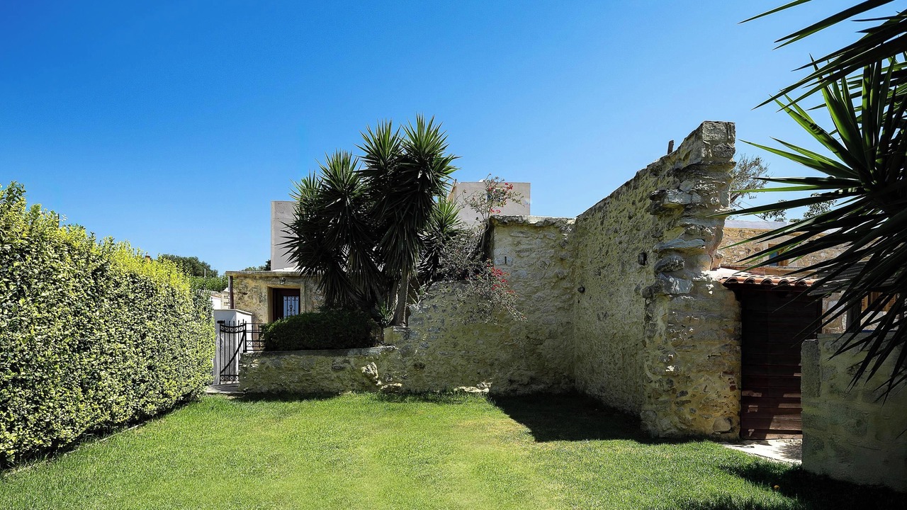 Photo of Outdoor in Monopari