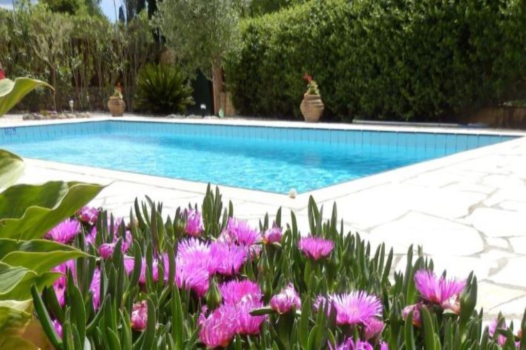Photo of Outdoor in Afra