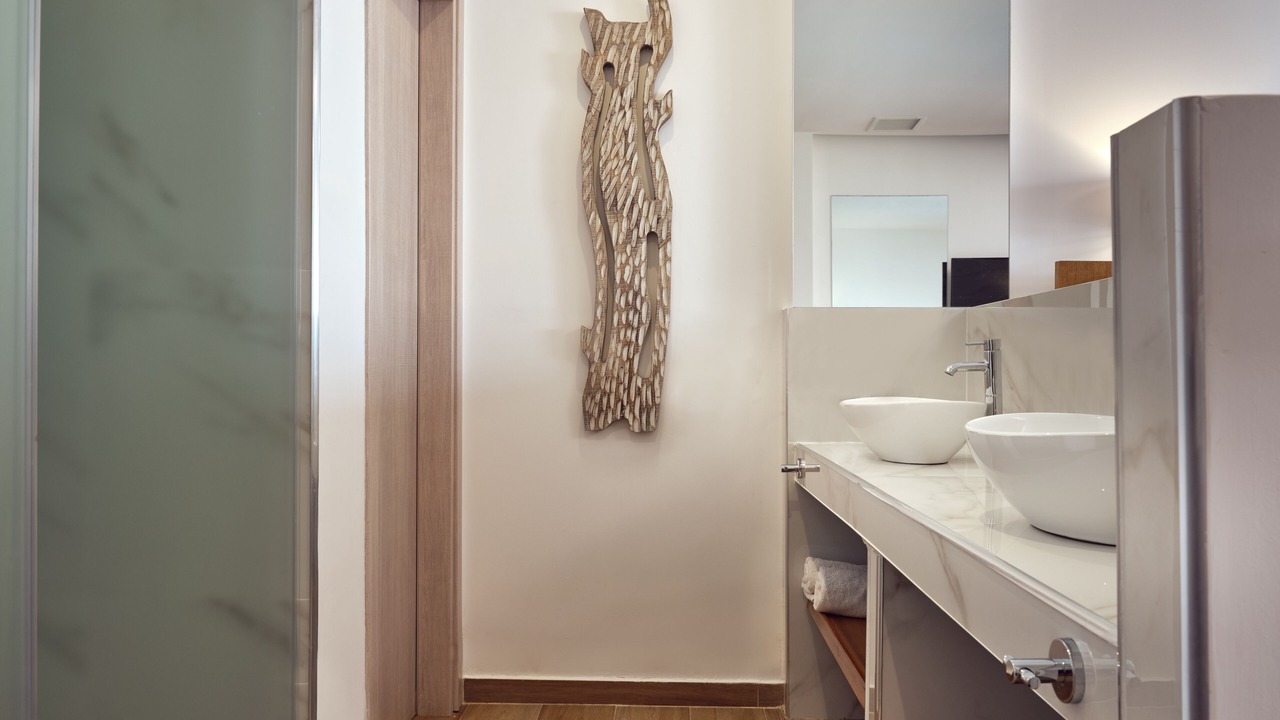 Photo of Bathroom in Neromilos