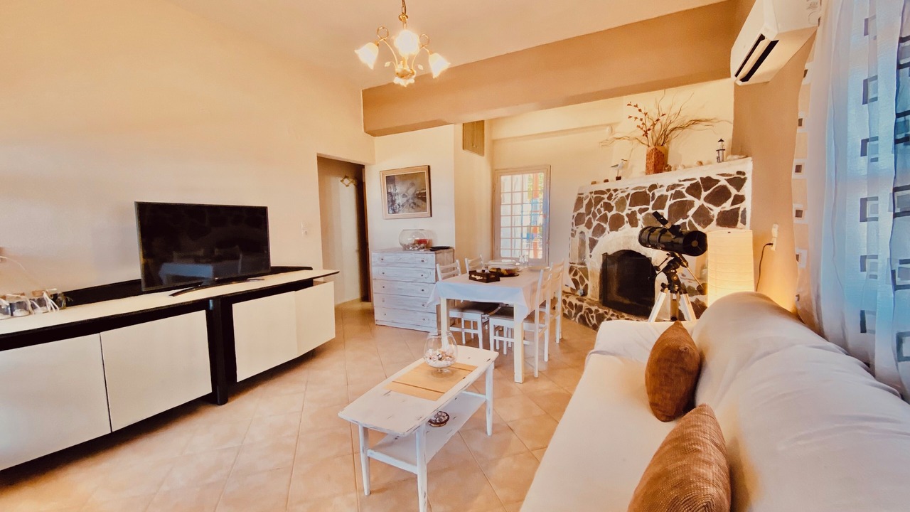 Photo of Livingroom in Minoa Pediada