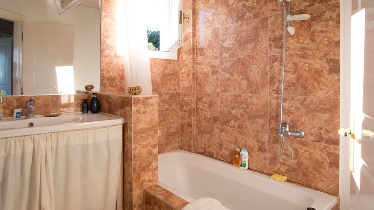 Photo of Bathroom in Aipeia