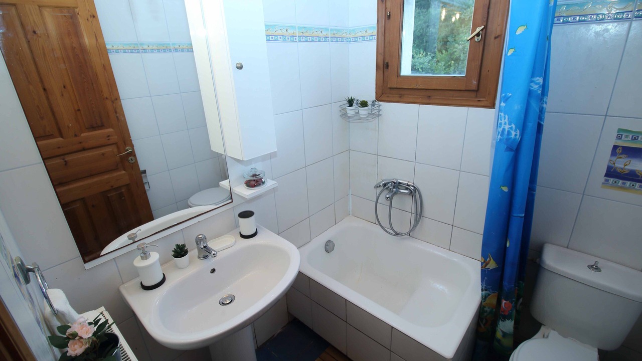 Photo of Bathroom in Fiskardo