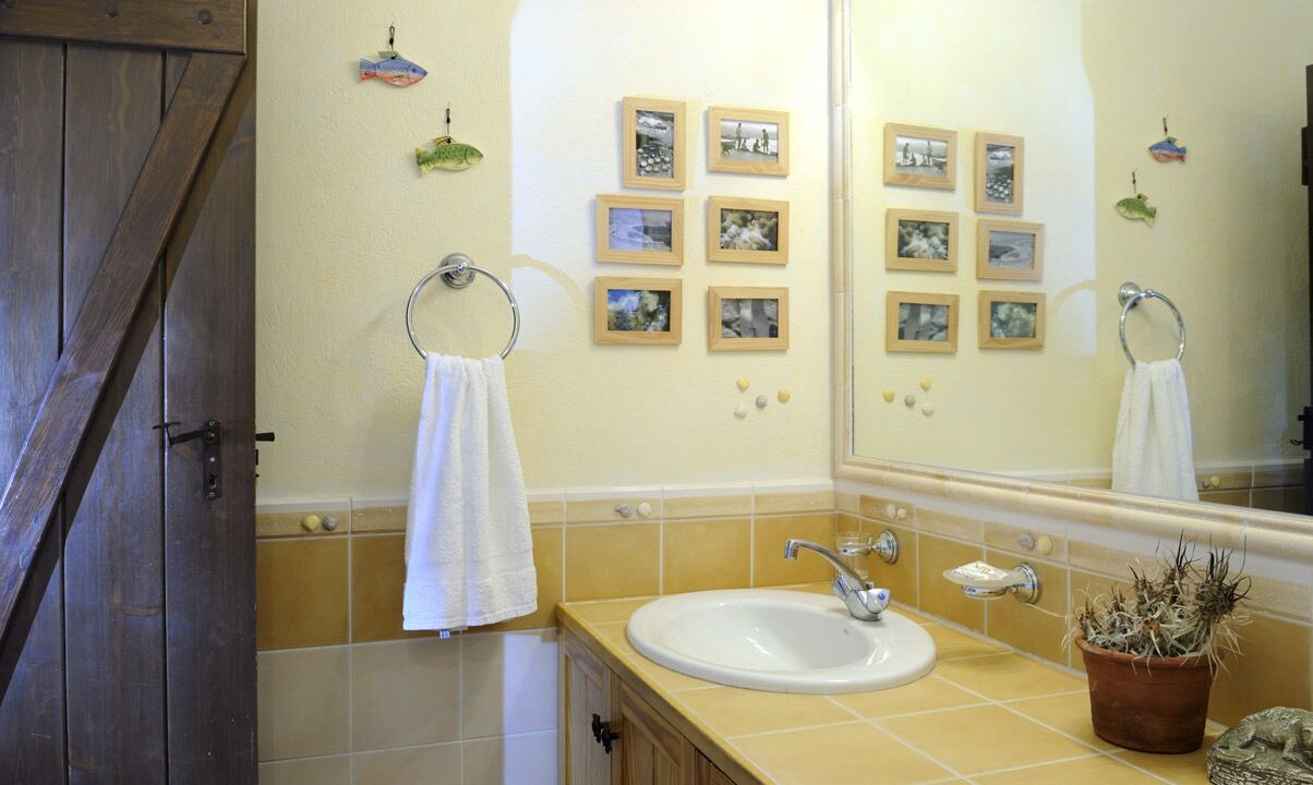 Photo of Bathroom in Pisses