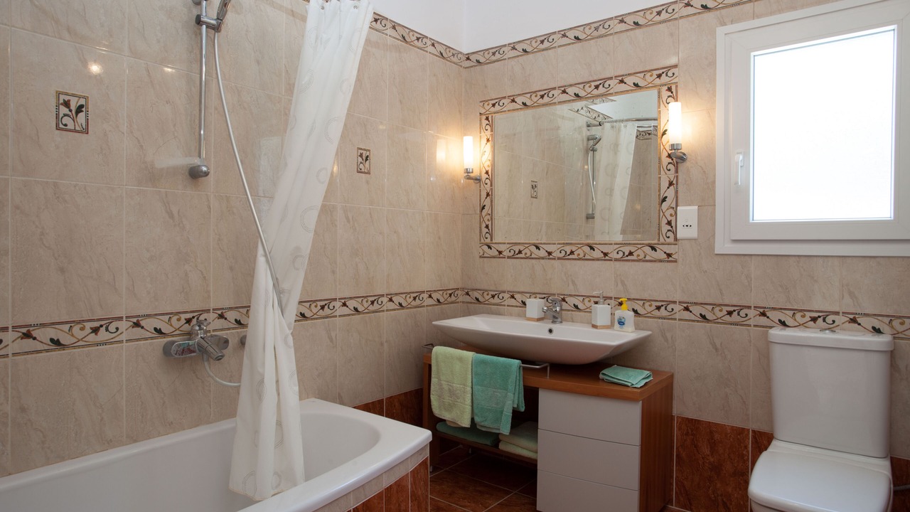 Photo of Bathroom in Katokhorion