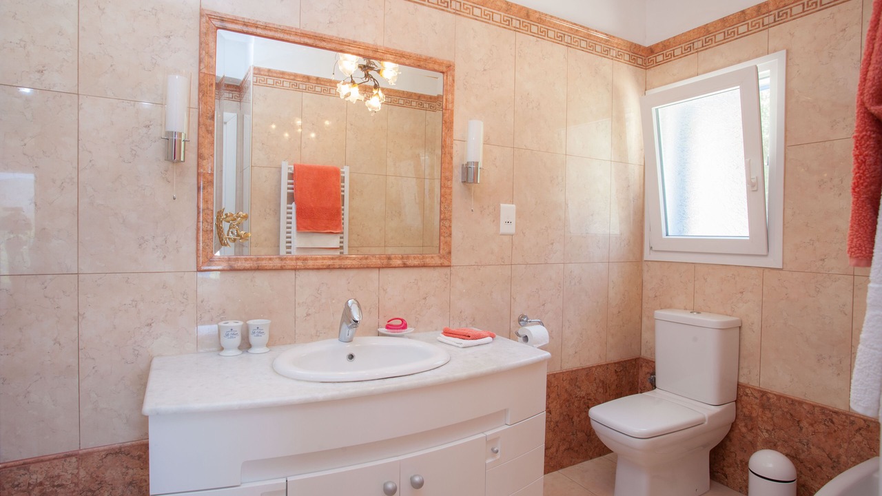 Photo of Bathroom in Katokhorion