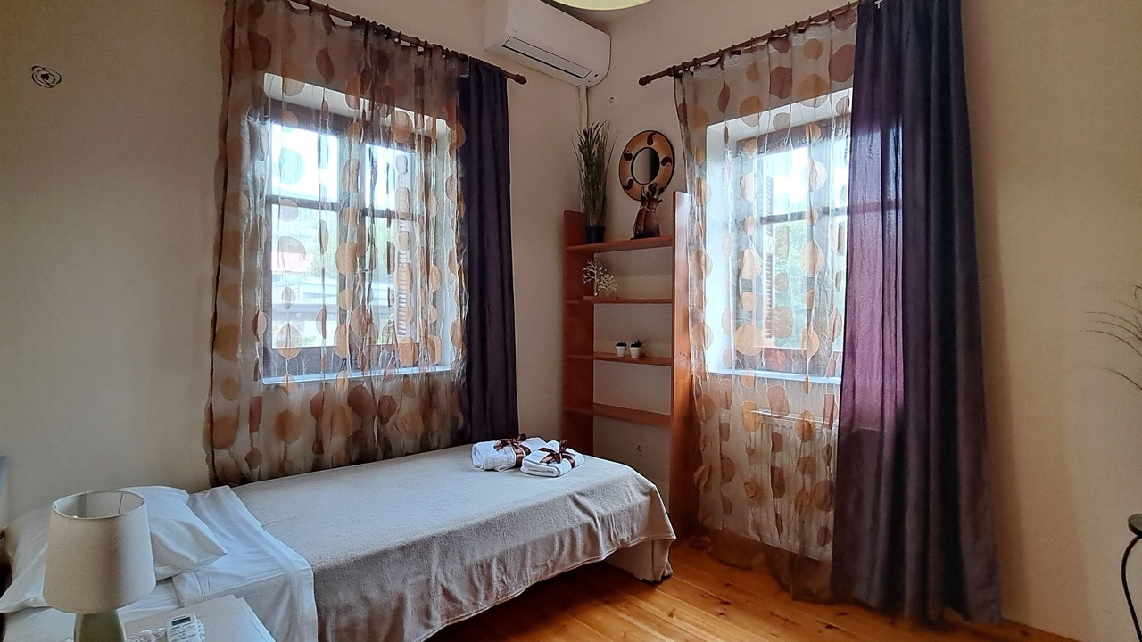Photo of Bedroom in Lefktron