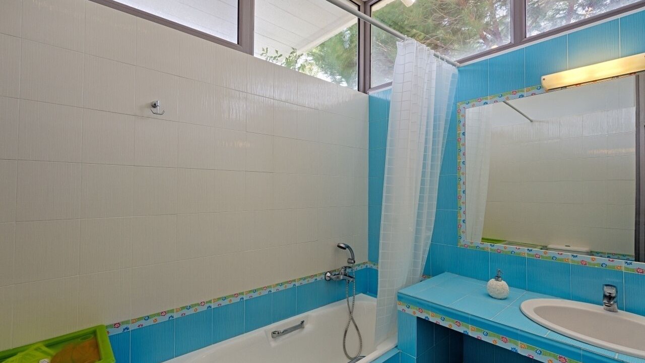 Photo of Bathroom in Schinias