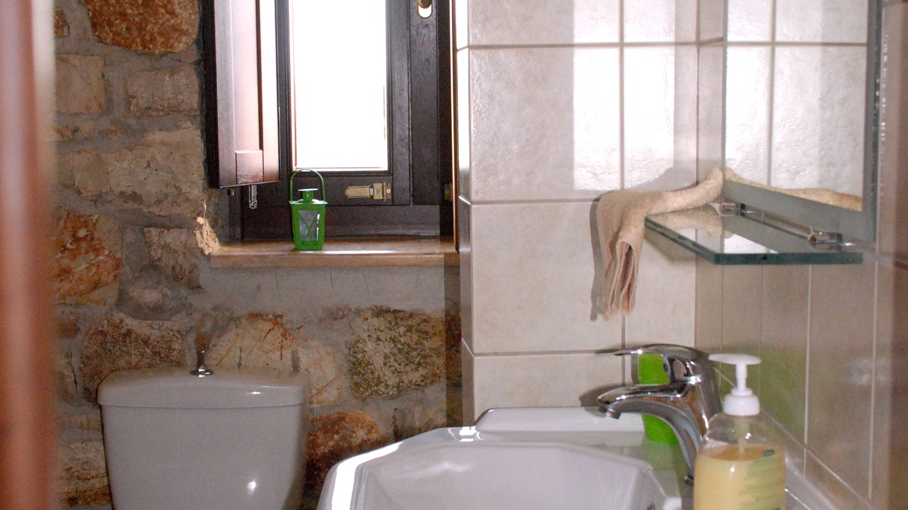 Photo of Bathroom in Vromonerion