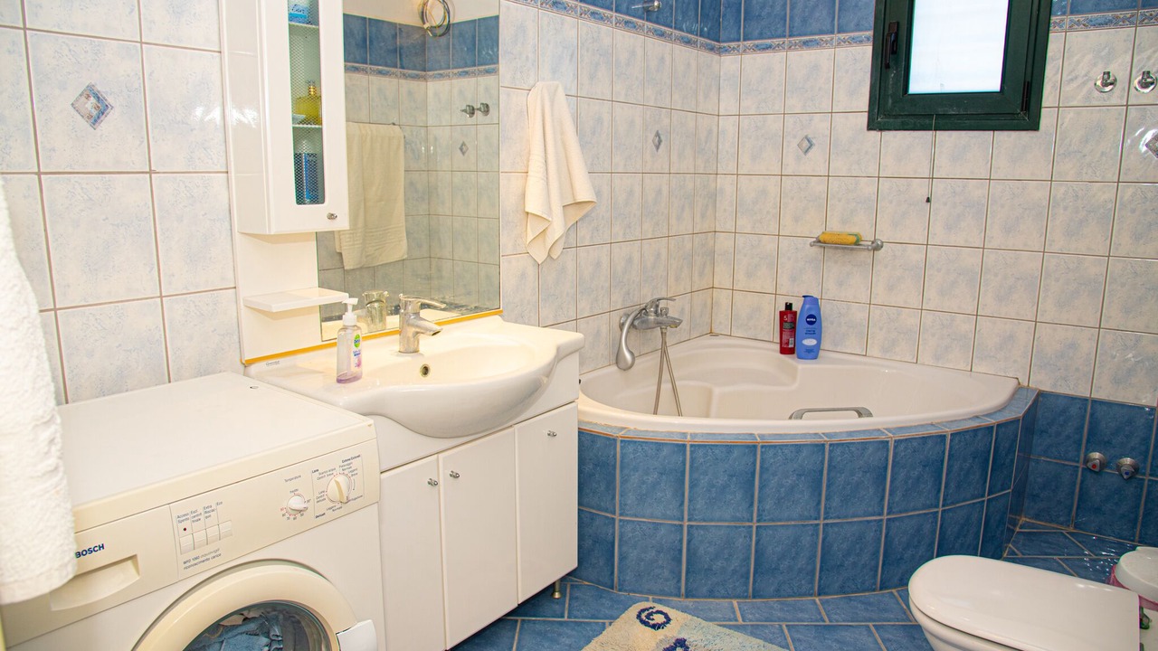 Photo of Bathroom in Notos