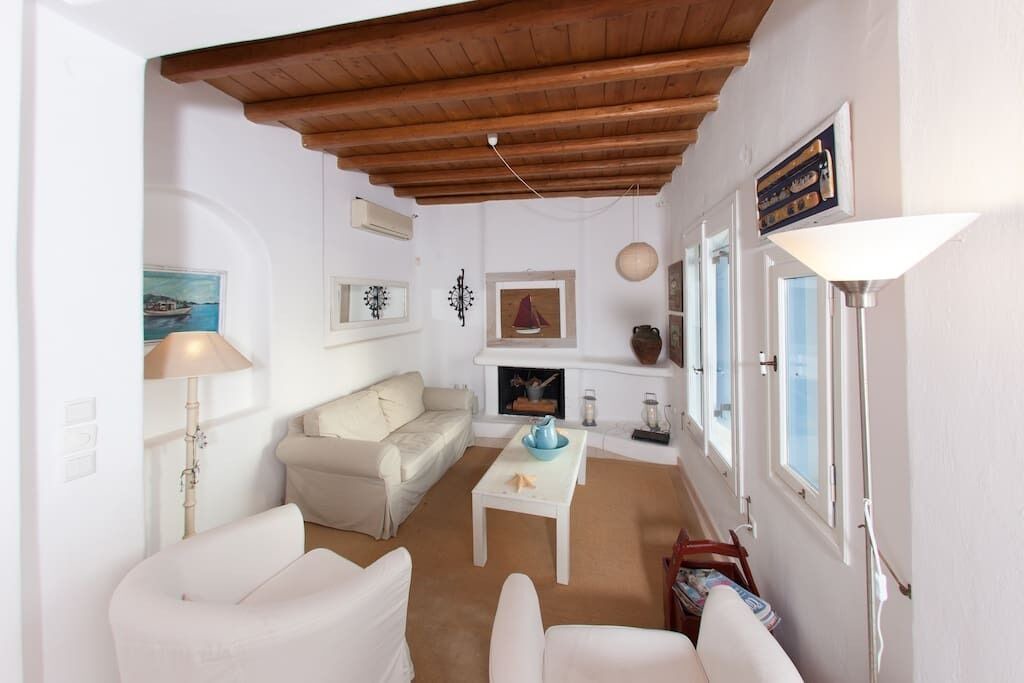 Photo of Livingroom in Faros Armenistis