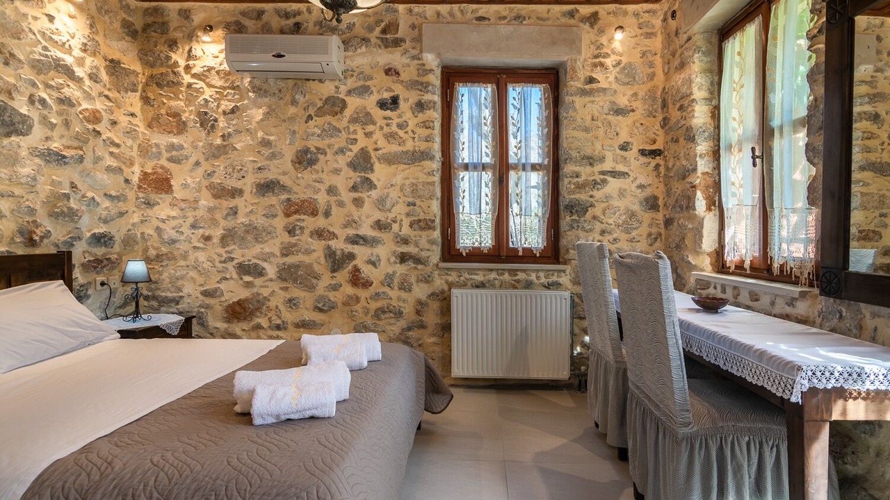 Photo of Bedroom in Impros