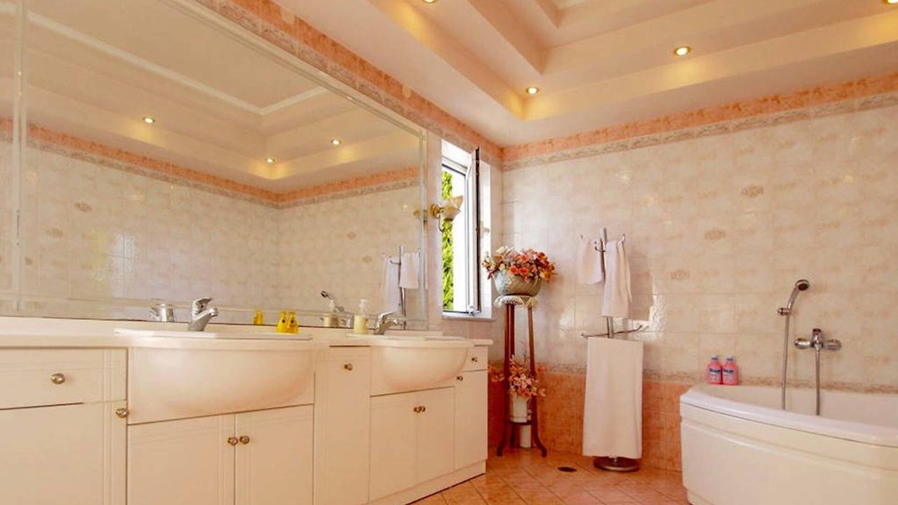 Photo of Bathroom in Pitharion