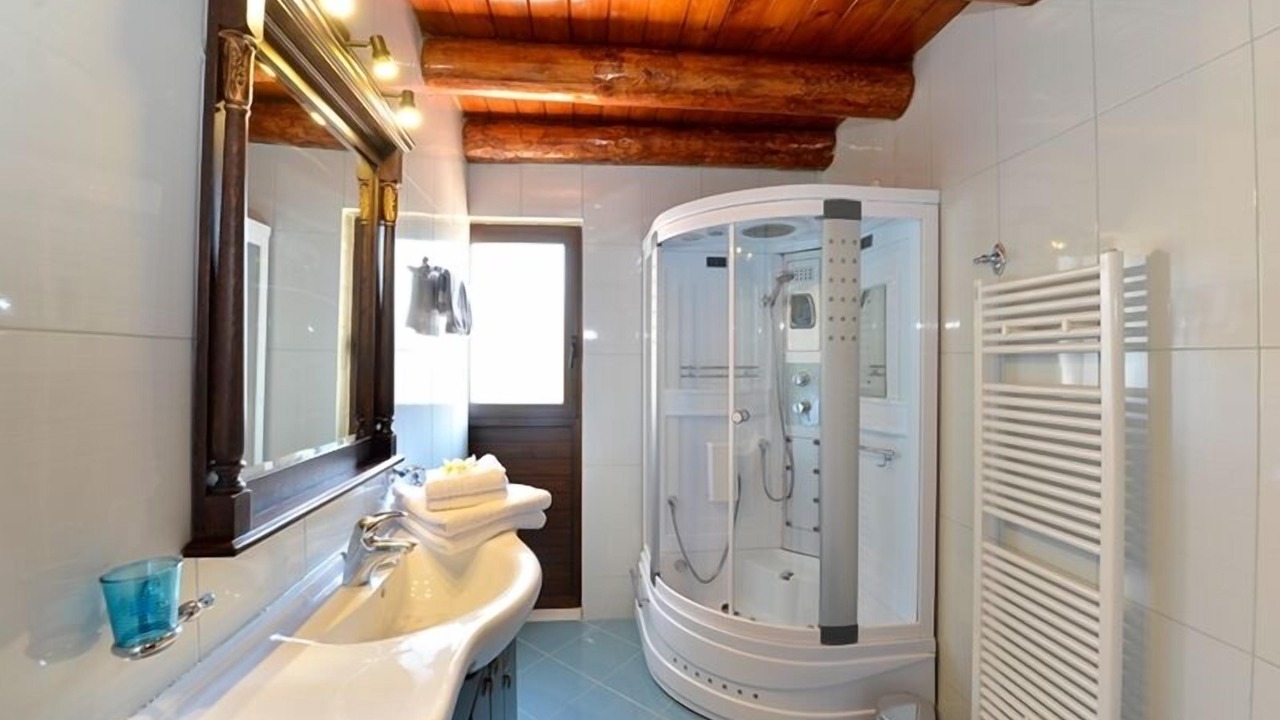 Photo of Bathroom in Pyrgos Psilonerou