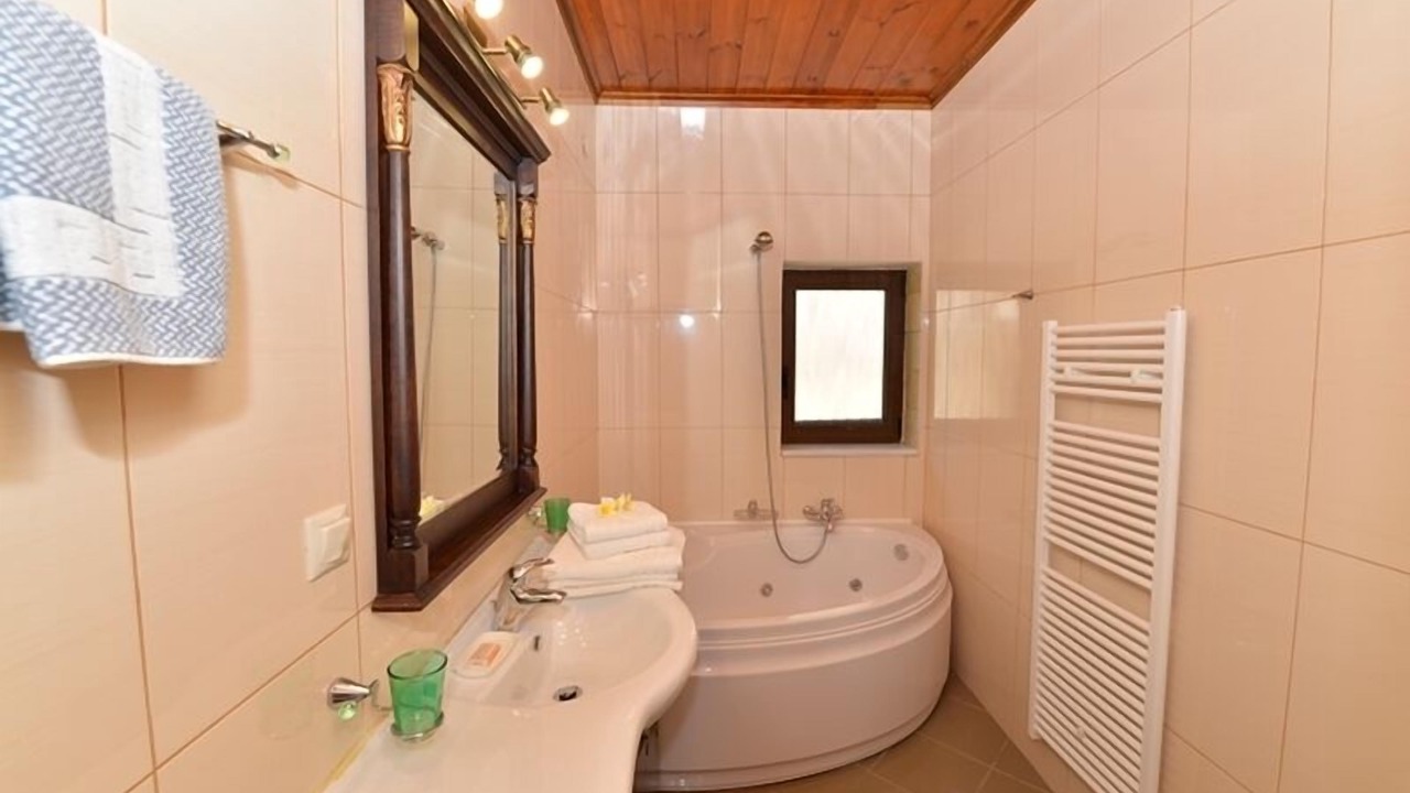 Photo of Bathroom in Pyrgos Psilonerou
