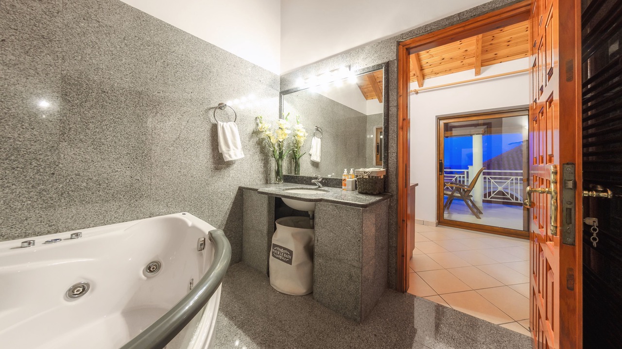 Photo of Bathroom in Alikanas