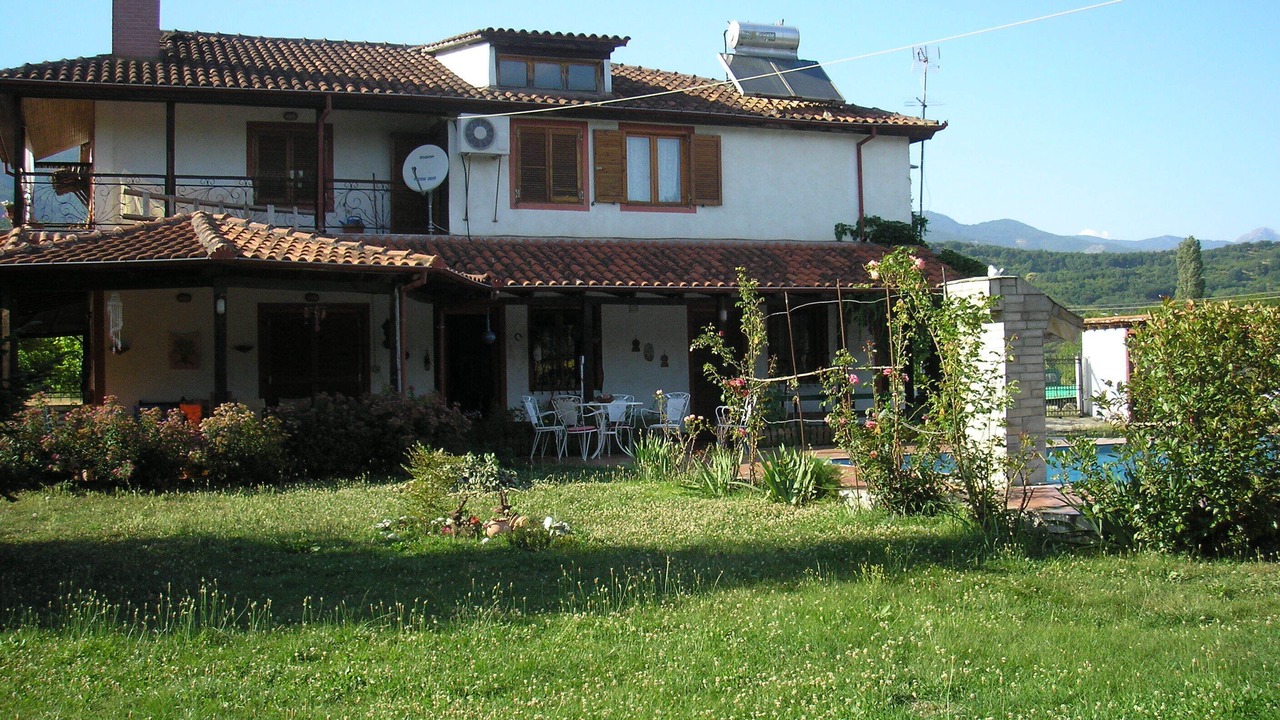 Photo of Outdoor in Almopia