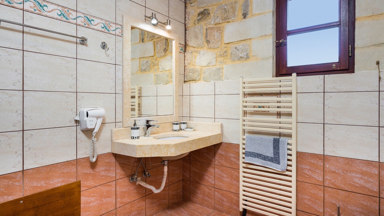 Photo of Bathroom in Platanos