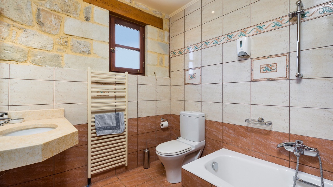 Photo of Bathroom in Platanos