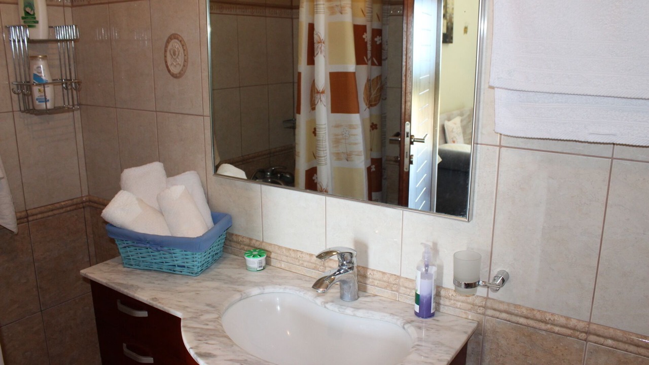 Photo of Bathroom in Lambinou
