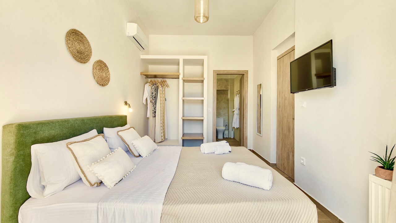 Photo of Bedroom in Pigadhakia