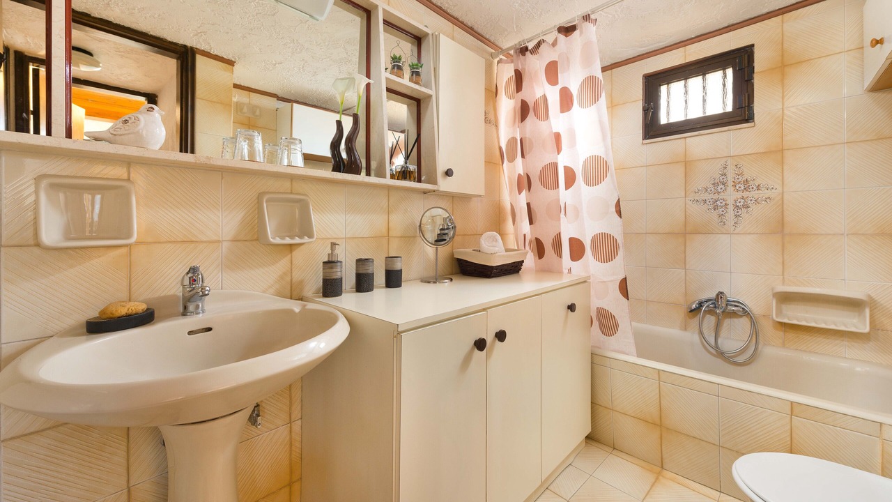 Photo of Bathroom in Ialyssos