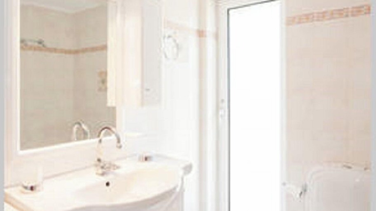 Photo of Bathroom in Adele